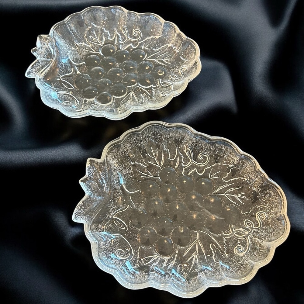 Vintage‎ Indiana Glass Clear Grape embossed serving bowls